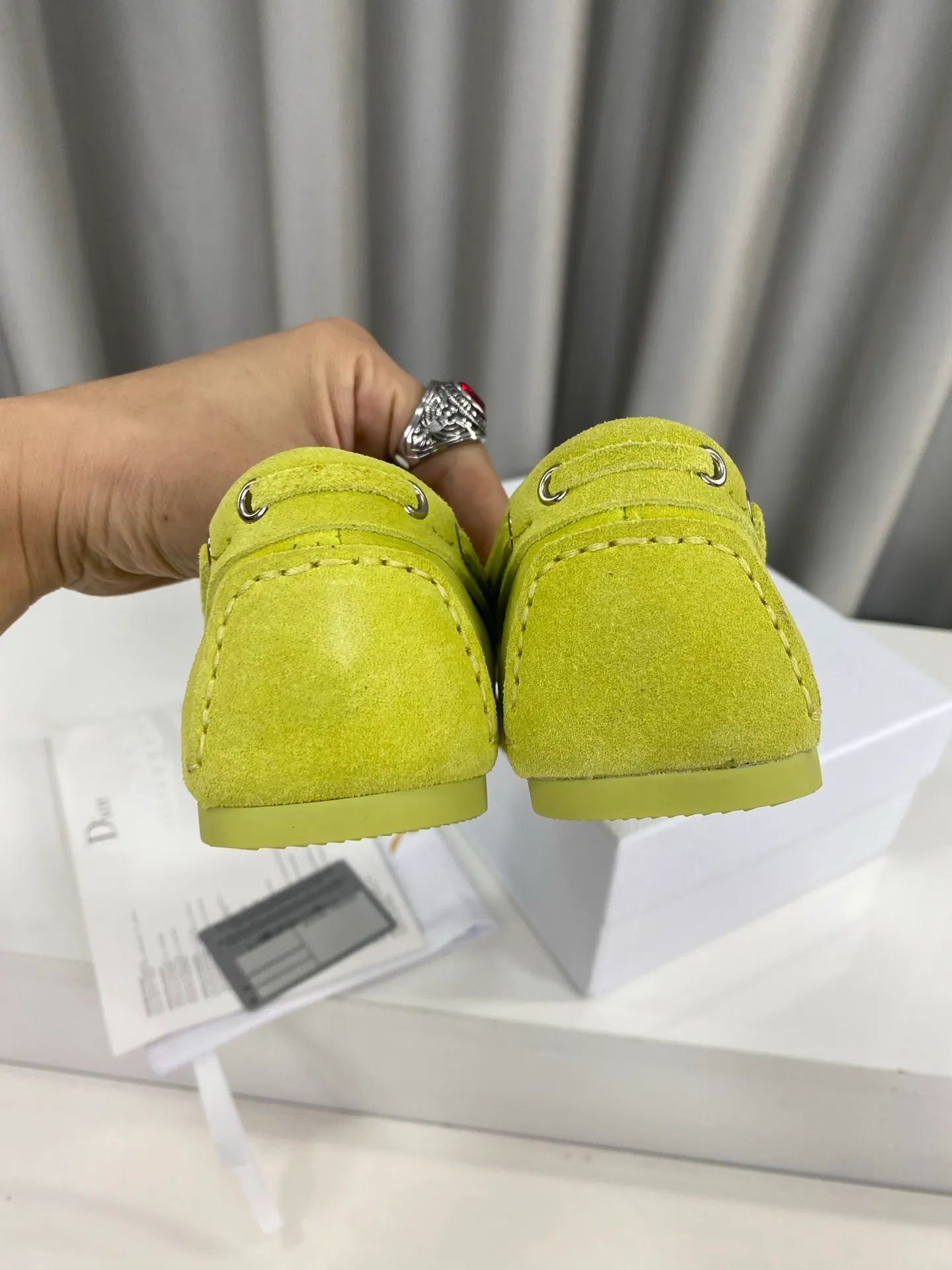 👟👟Ex-factory price 480👟👟 Women's shoes Women's clothing "Exclusive top version" DIOR Dior~25vs spring and summer popular casual flat loafer series... A shoe that does not conflict with shirts, simple partition design, a spring must-have, can be worn with any pants or skirt, very comfortable and beautiful on the feet... ❶Fabric: Original customized cow suede ❷Inner: Original customized sheepskin ❸Feet: sheepskin ❹Outsole: original molded wear-resistant rubber ❺Number of codes: 35-39 (40 customizations are non-refundable) ❻Packaging: Original full set of packaging ☀Color: 5 colors available simultaneously on the official website